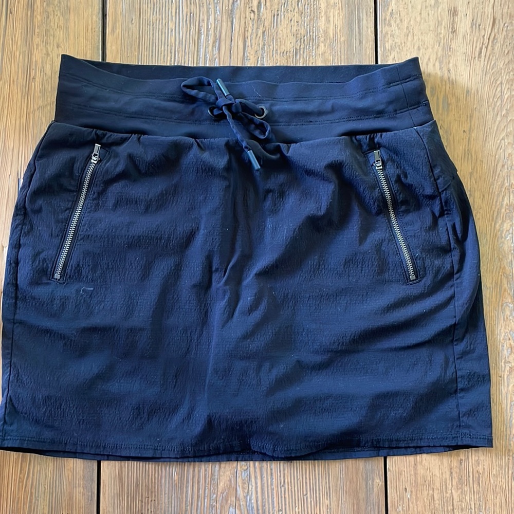 Athleta, Size 8 Black Skort with three zipper pockets
